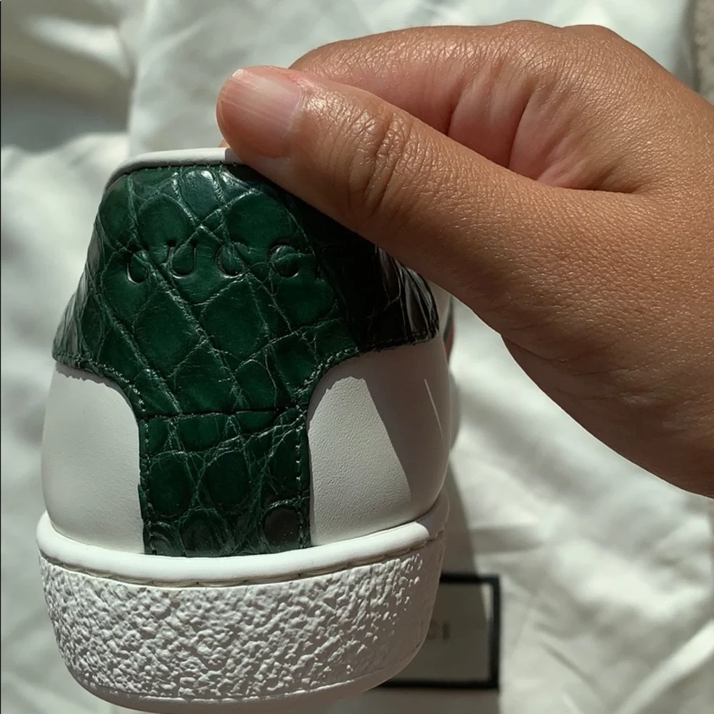 Gucci White Minimalist Sneakers Sleek Design - Picture 6 of 9